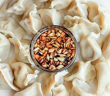 Отварные пельмени по-китайски со свининой и пекинской капустой