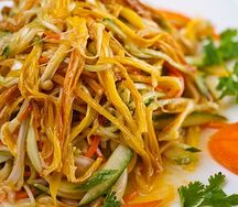 Салат с грибами Золотая нить и курицей