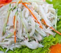 Салат из кальмара с овощами под майонезом