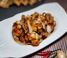 Кета, жаренная с луком