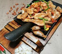 Креветка жареная на чугуне