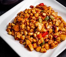 Кусочки курицы в кляре в кисло-сладком соусе