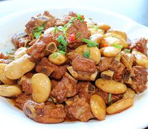 Свиные ребрышки с белой фасолью