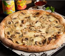 Крафт Пицца с шампиньонами и сыром Дор блю