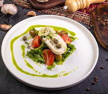Салат овощной с домашним сыром