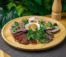 Мясные деликатесы