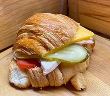 Круассан с курицей