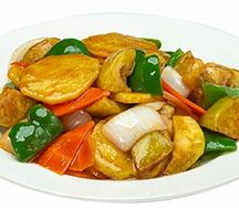 Картофель, тушенный с овощами 605