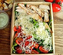 Салат Цезарь с курицей