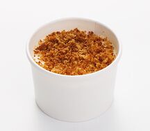 Карамельный медовик со смородиной