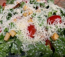 Салат Цезарь с курицей