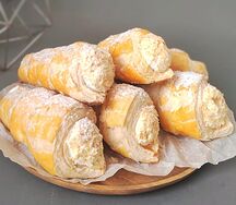 Трубочка с белковым кремом
