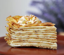 Блинный с сырным кремом и карамелью