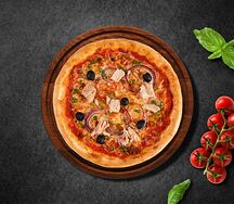 Пицца с тунцом и красным луком 