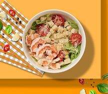 Салат Цезарь с королевскими креветками