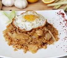 Рис с кимчи и свининой