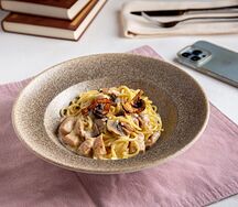 Паста с шампиньонами и курицей