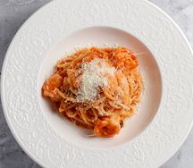 Спагетти с кальмаром и креветками