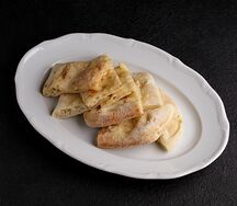 Фокачча с пармезаном и чесночным маслом