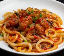 Лапша удон с цыпленком в соусе черный перец