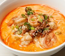 Малатан с морепродуктами и рисовой лапшой