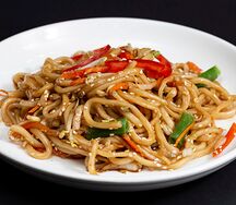 Лапша удон с овощами в соусе терияки