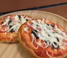 Пицца с ветчиной и грибами