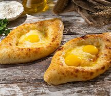 Хачапури с двумя яйцами