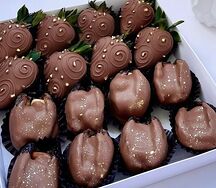 Клубника и королевские финики в бельгийском шоколаде 