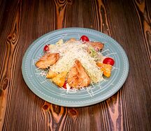 Салат Цезарь с курицей