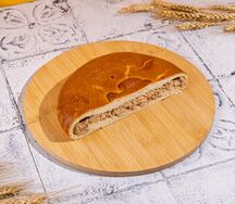 Половинка пирога с красной рыбой