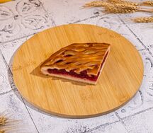 Четверть пирога с яблоком и брусникой