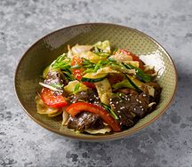 Овощной салат с говядиной