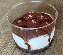 Пирожное в креманке Тирамису