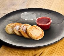 Сырники с клубничным соусом