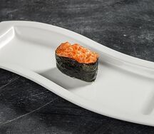 Гункан Лосось спайси