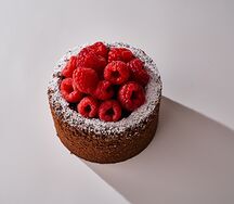 Шоколадный флан с малиной