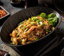 Лапша удон с овощами и креветками