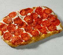 Пицца пепперони на римском тесте