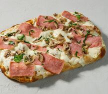 Пицца с ветчиной и грибами на римском тесте