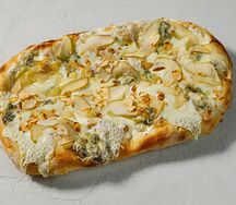 Пицца Груша с горгонзолой на римском тесте