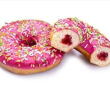 Донат с клубничной начинкой