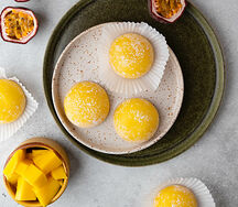 Японский десерт моти Манго-маракуйя