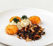 Крабовые котлетки с диким рисом