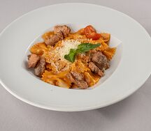 Фарфалле с лососем