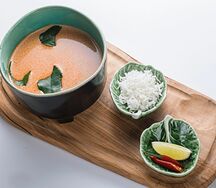 Том Ям с кальмаром, креветкой и вешенками