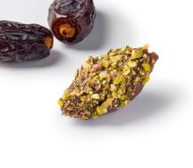 Финики с орехами в темном шоколаде 