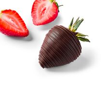 Клубника в темном шоколаде 