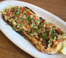 Пиде с баклажанами и помидорами