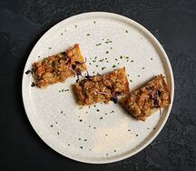 Брускетта с подкопченным лососем